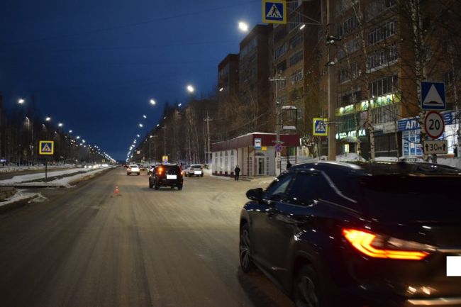 В Ухте напротив дома 28 по пр-ту Ленина водитель Mercedes-Benz сбила пешехода